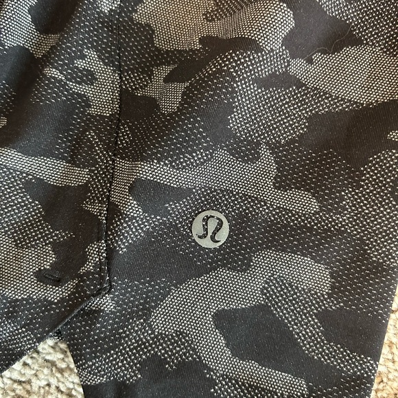 Lululemon size m men’s short - Picture 4 of 4